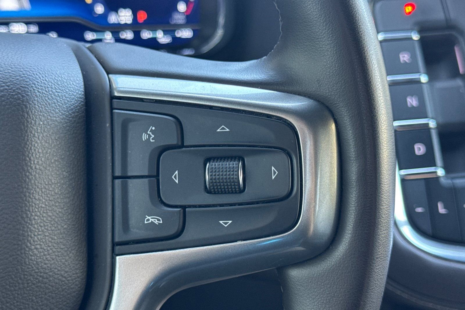Used 2024 Chevrolet Suburban LT image 39