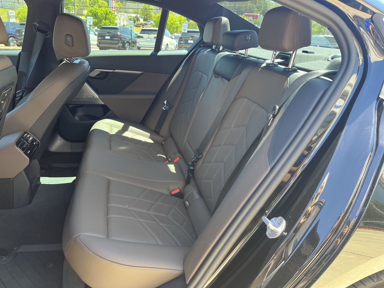 Certified 2025 BMW 530i w/ Premium Package image 32
