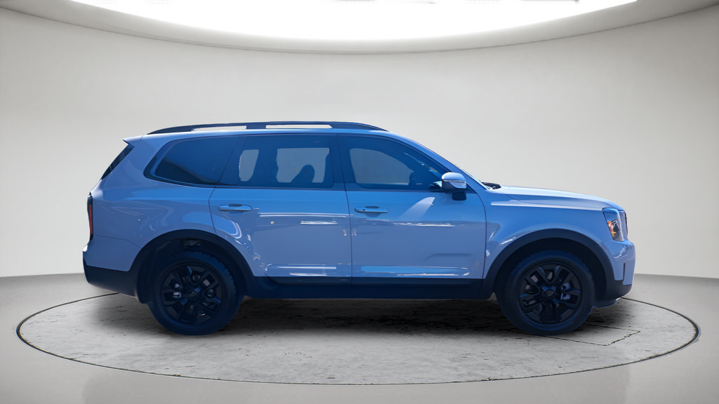 Used 2025 Kia Telluride AWD image 2