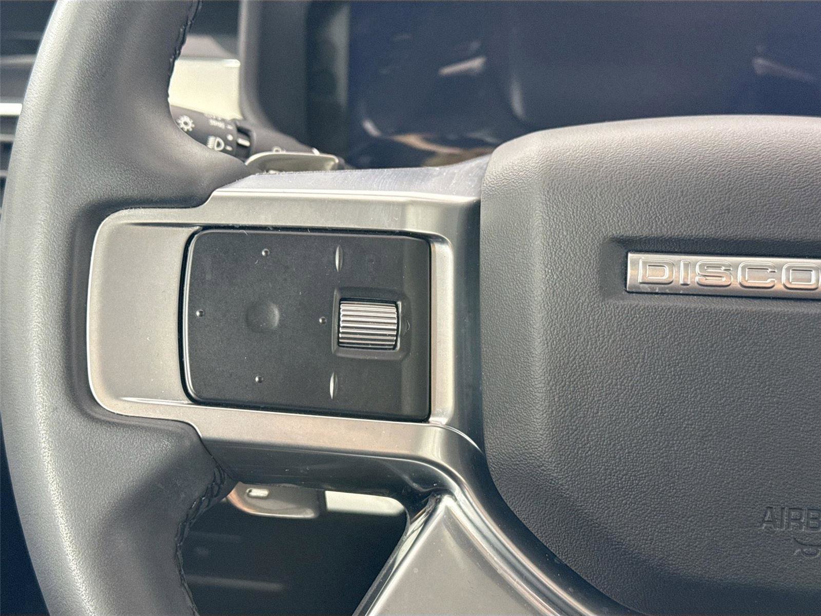 Used 2024 Land Rover Discovery S image 18