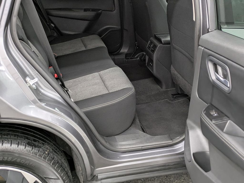 Used 2024 Nissan Rogue SV image 19