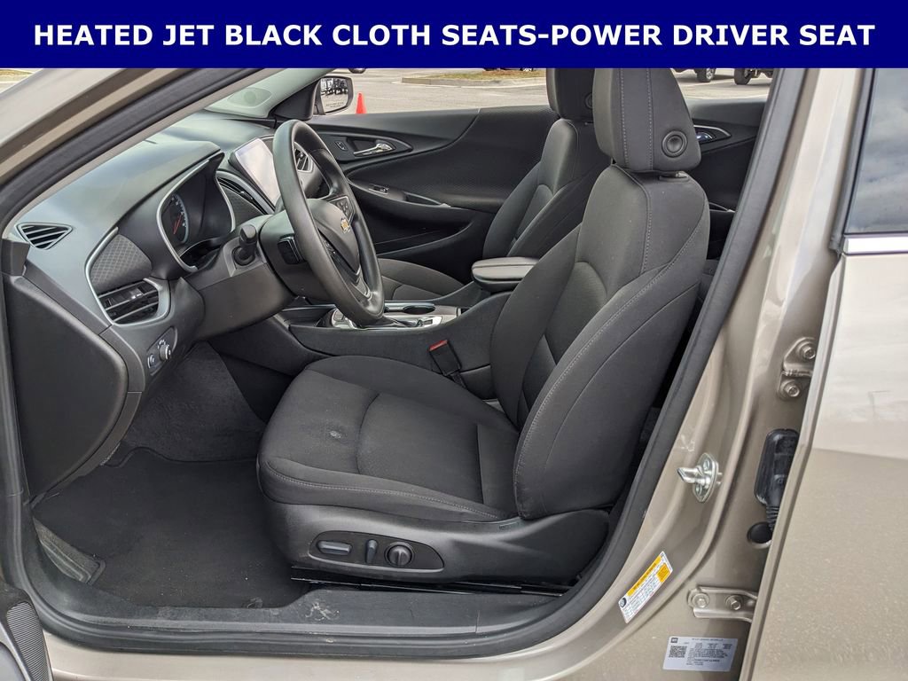 Used 2025 Chevrolet Malibu LT image 3