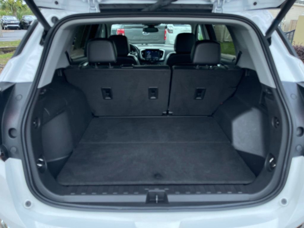 Used 2023 GMC Terrain SLT image 5