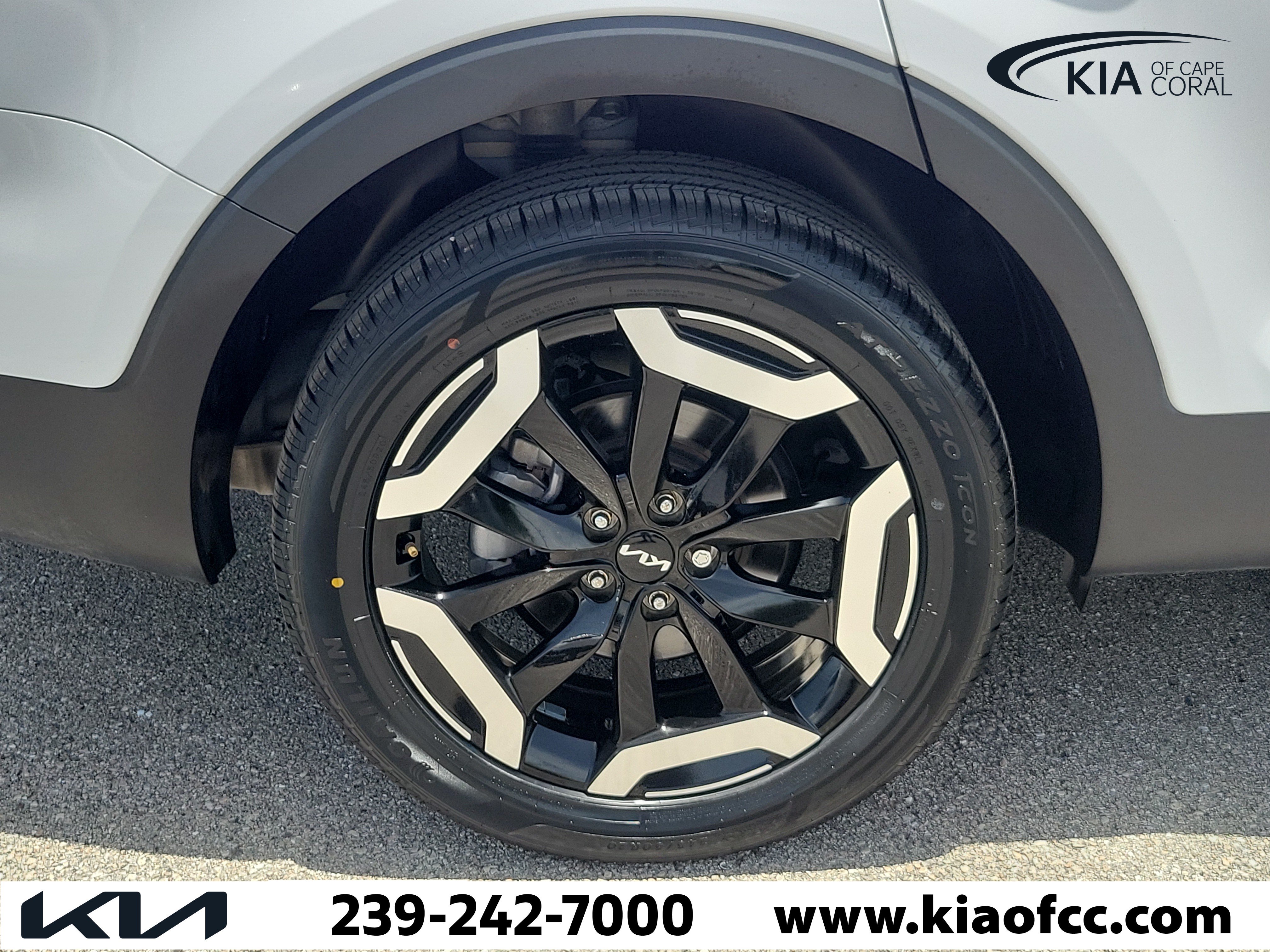 Certified 2024 Kia Telluride S w/ S Sunroof Package AWD/4WD image 9