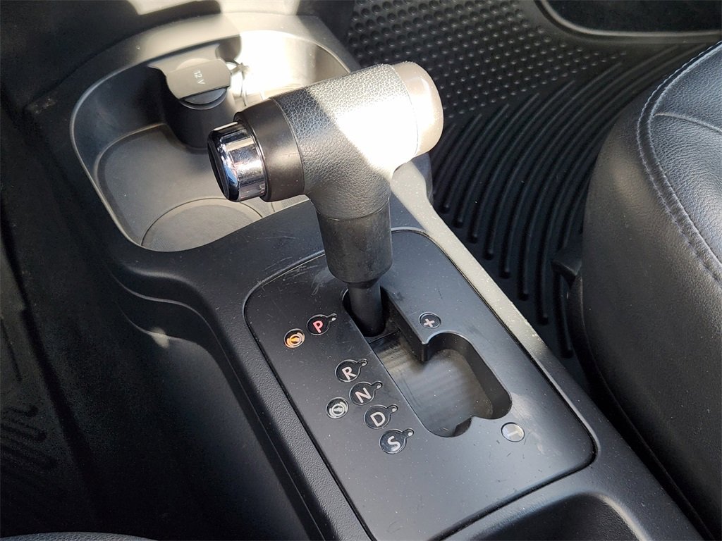 Used 2009 Volkswagen Beetle S image 18