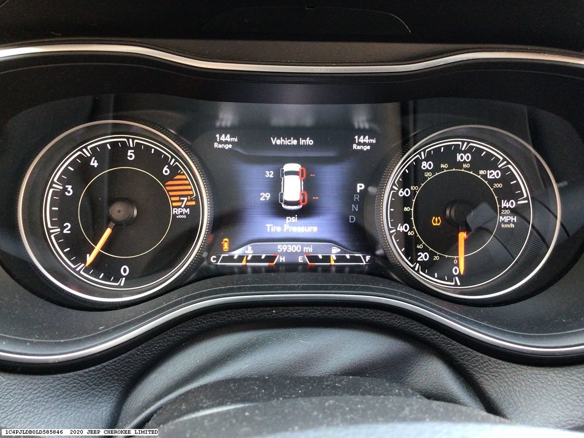 Used 2020 Jeep Cherokee Limited w/ Technology Group FWD image 13