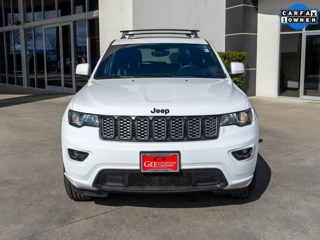 Used 2017 Jeep Grand Cherokee Altitude image 2