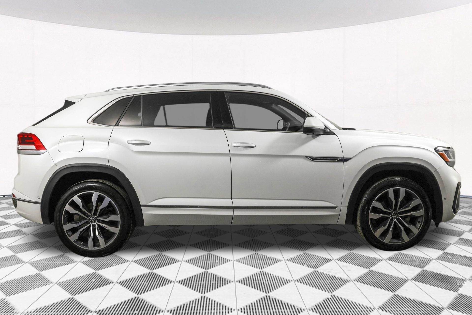 Used 2022 Volkswagen Atlas Cross Sport SEL Premium R-Line image 16