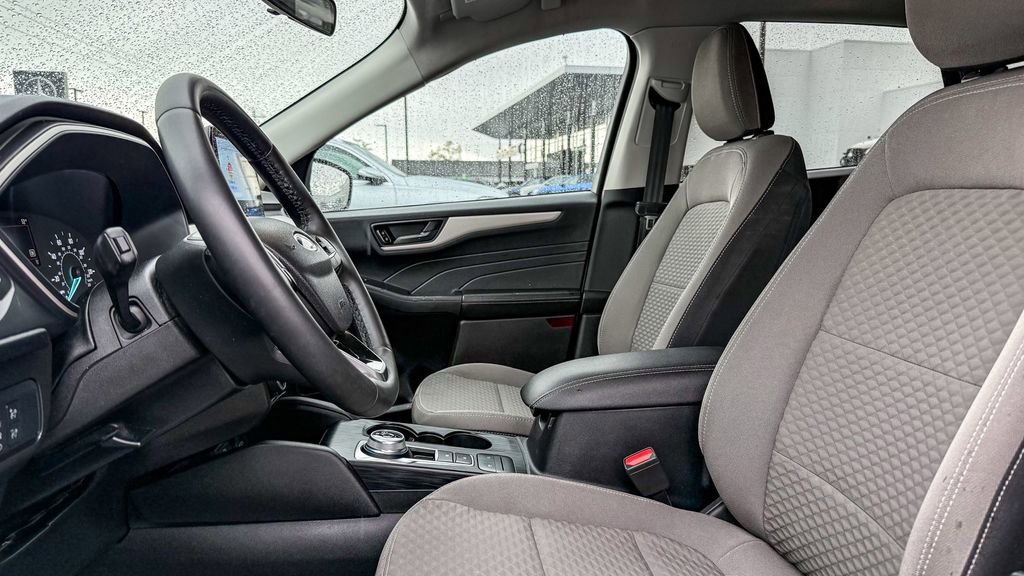 Used 2022 Ford Escape SE w/ SE Sport Appearance Package FWD image 18