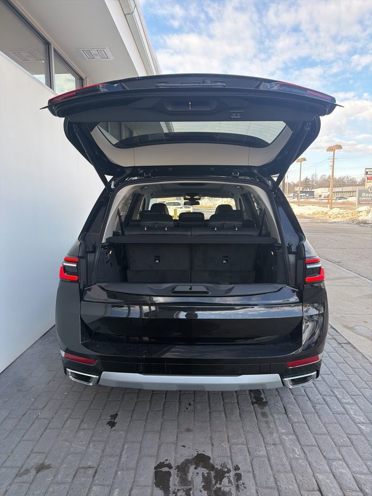 New 2026 BMW X7 xDrive40i w/ Premium Package image 8