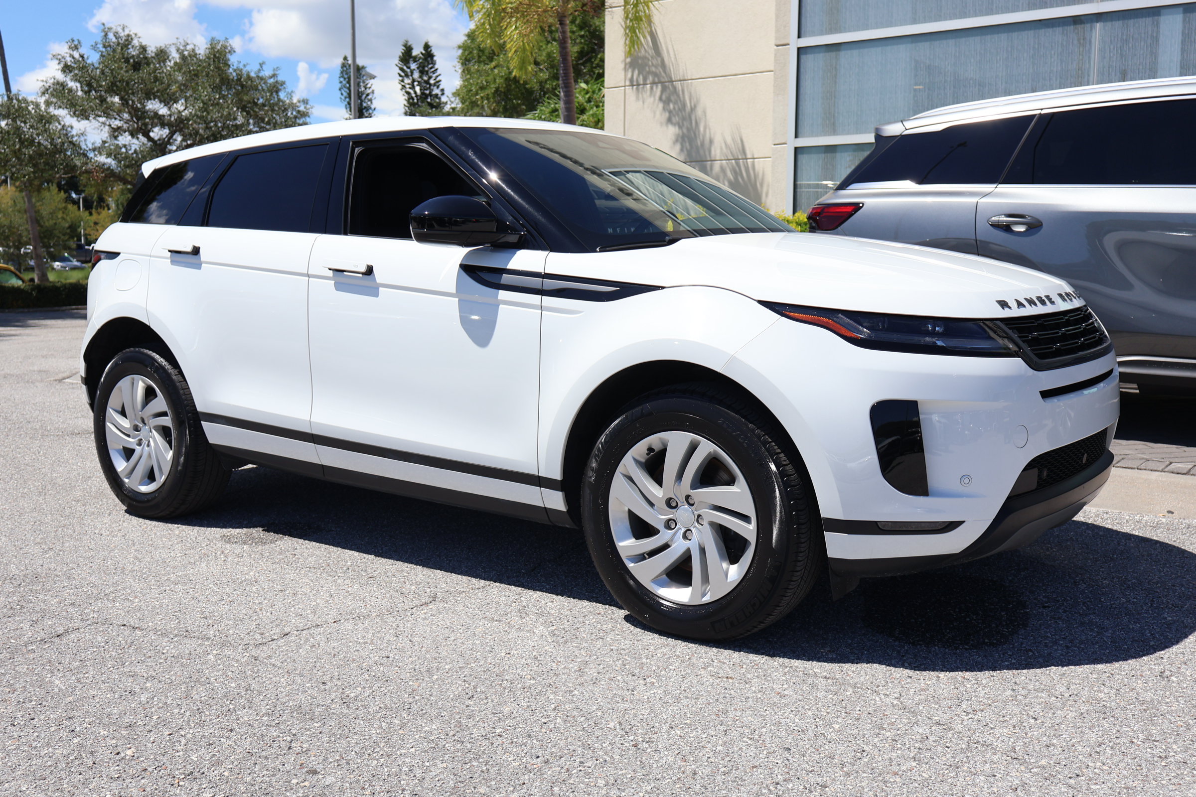 Used 2025 Land Rover Range Rover Evoque S AWD/4WD image 12