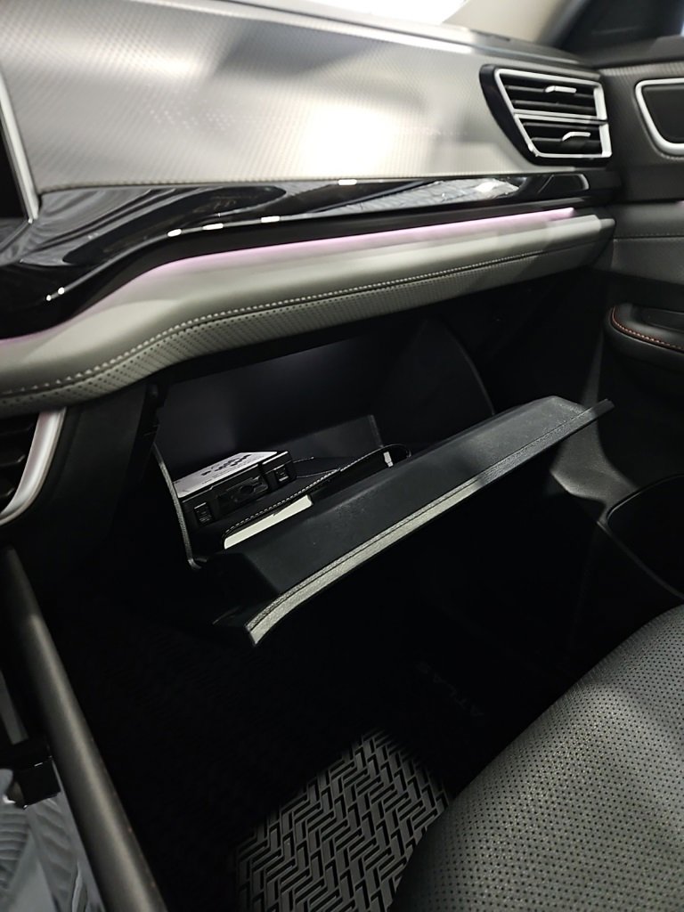 Used 2025 Volkswagen Atlas Peak Edition SE image 33