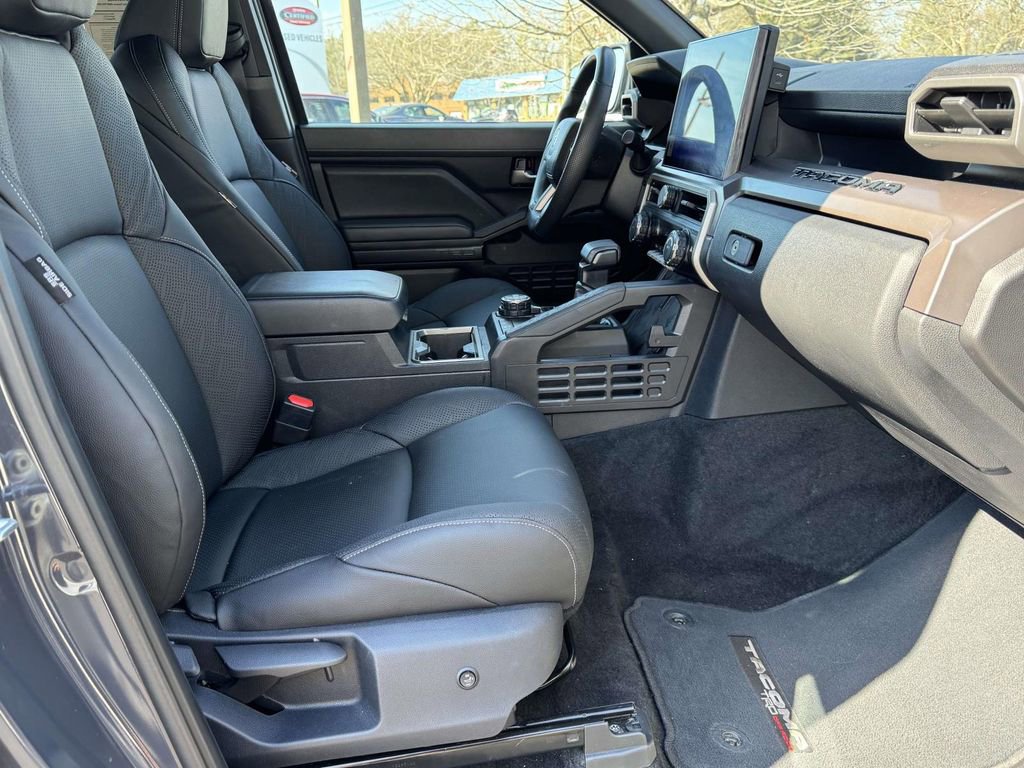 Used 2025 Toyota Tacoma TRD Off-Road image 14