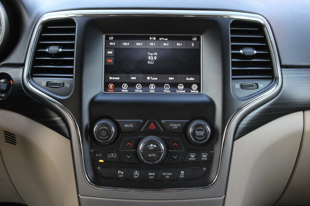 Used 2020 Jeep Grand Cherokee Laredo image 24