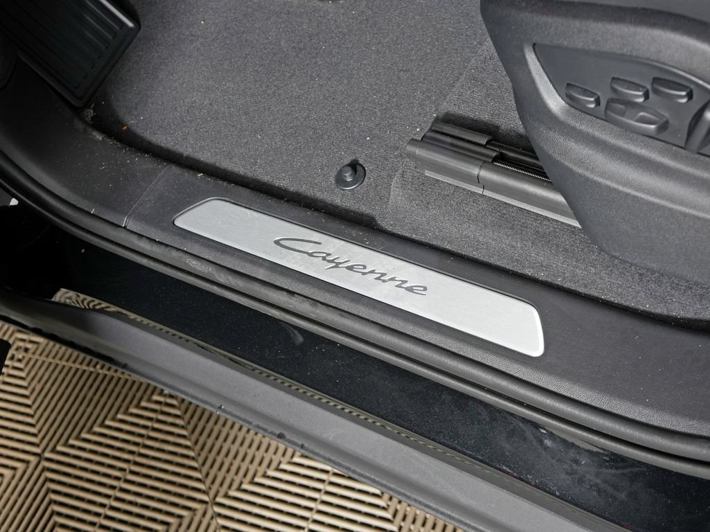 Certified 2026 Porsche Cayenne Coupe AWD/4WD image 17