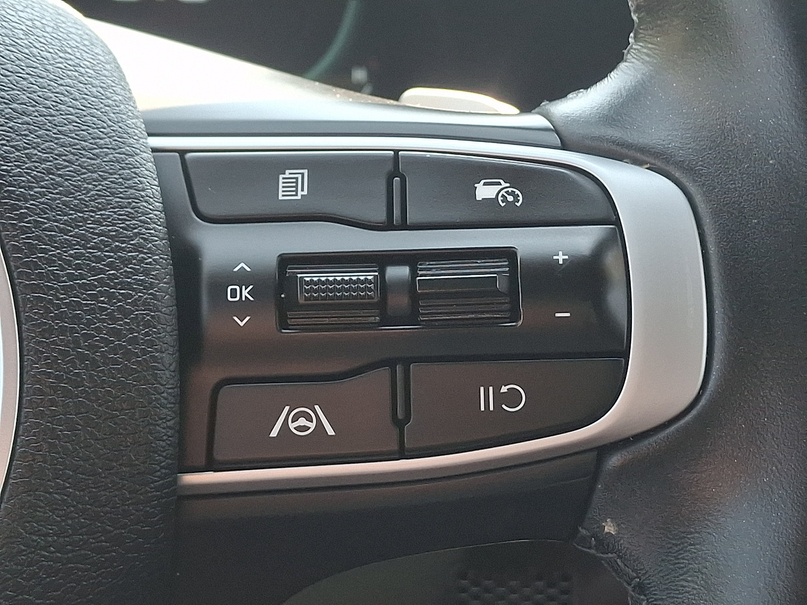 Used 2023 Kia Sportage EX AWD/4WD image 22