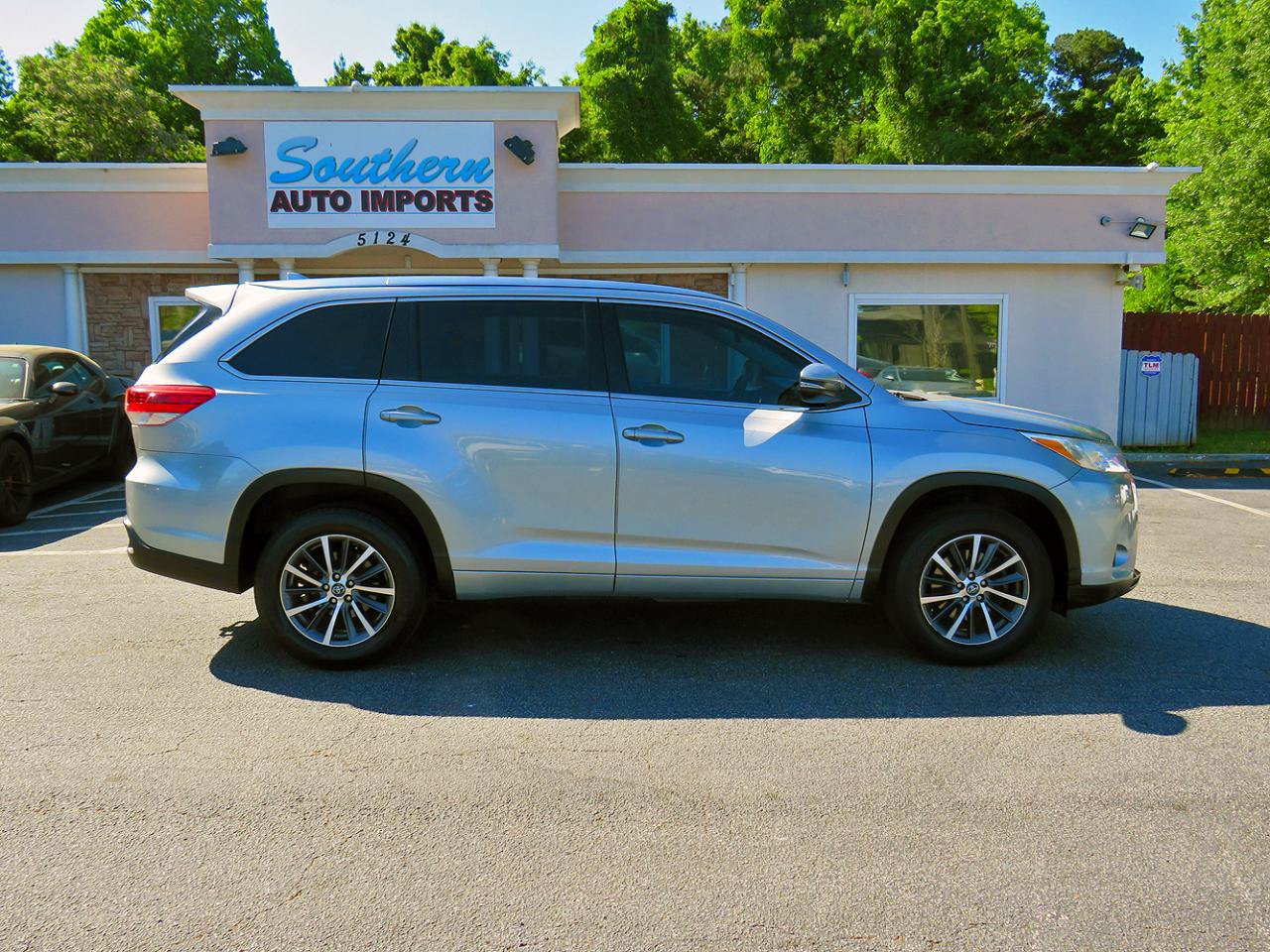 Used 2018 Toyota Highlander XLE FWD image 6