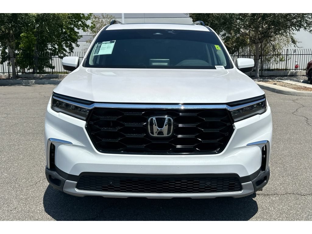 Certified 2025 Honda Pilot Touring image 9