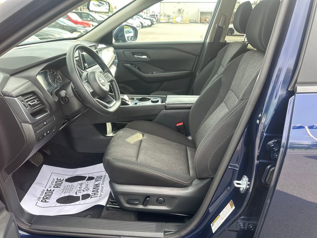 Used 2024 Nissan Rogue SV image 9