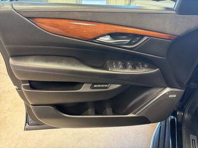 Used 2016 Cadillac Escalade ESV Luxury image 13