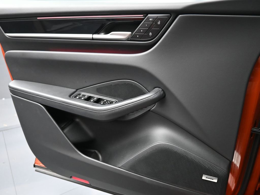 Certified 2025 Porsche Macan Electric image 23