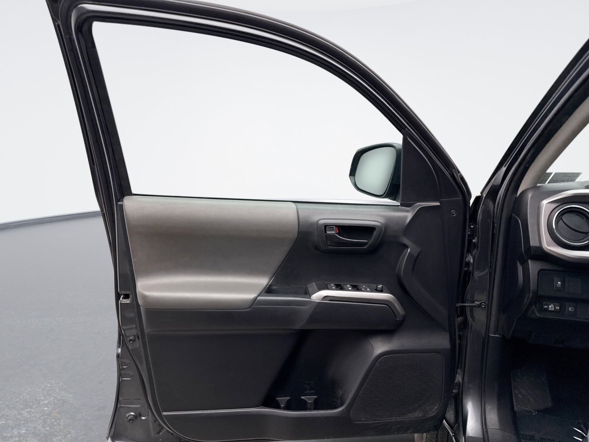 Used 2023 Toyota Tacoma SR5 image 9