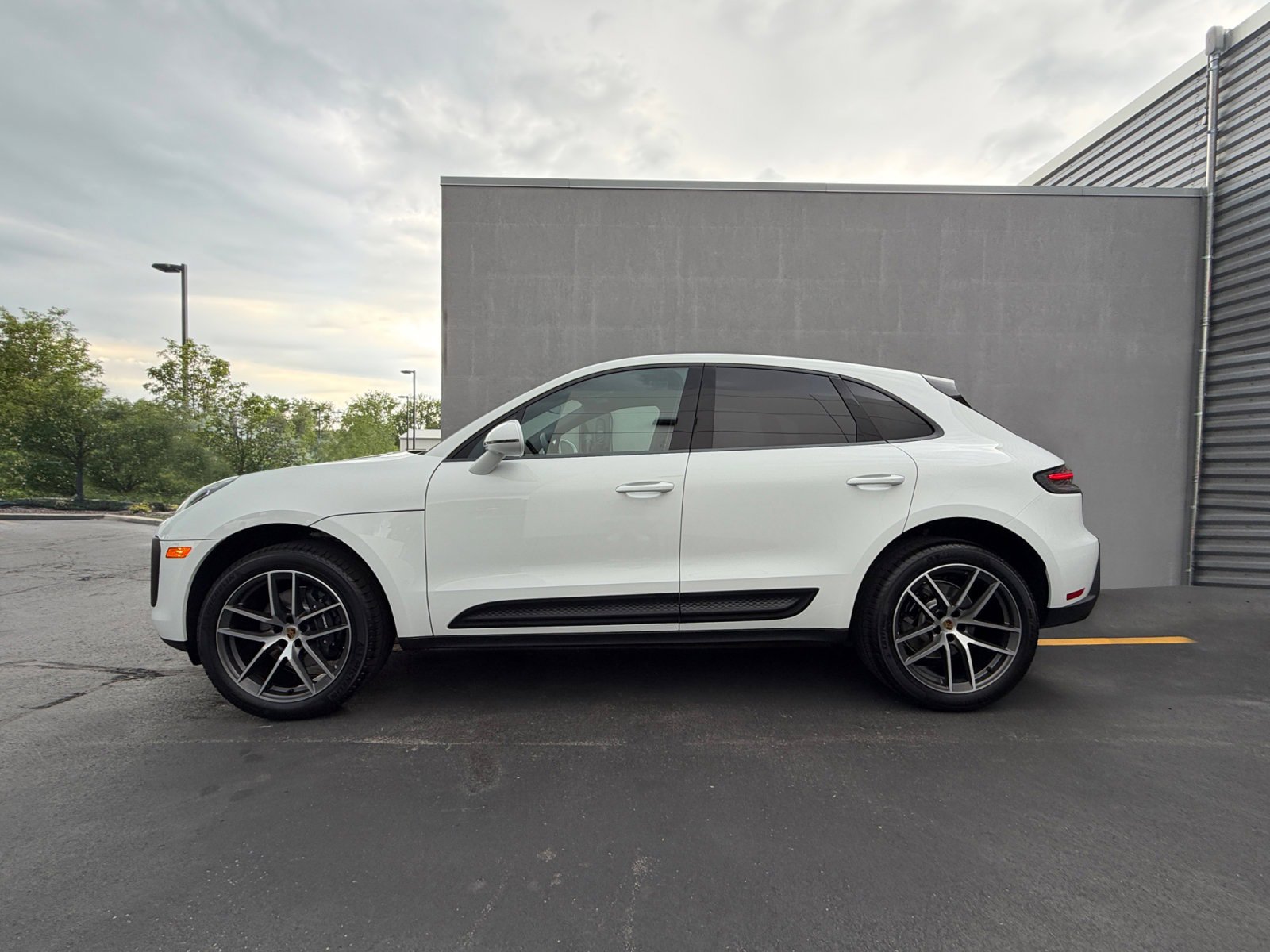 New 2026 Porsche Macan AWD/4WD image 2