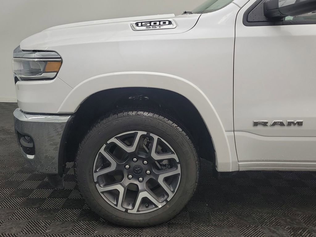 Used 2025 RAM 1500 Laramie AWD/4WD image 17