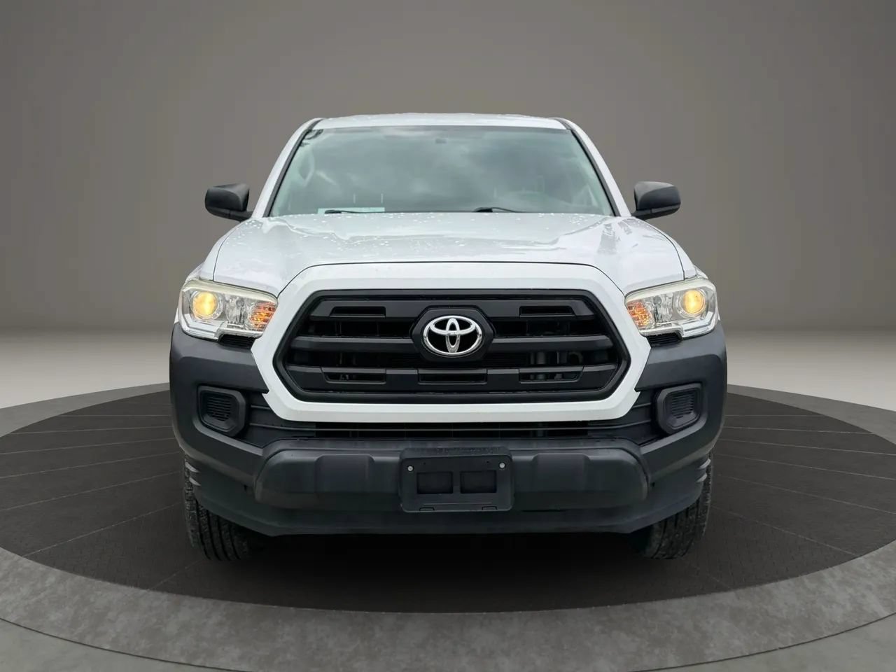 Used 2016 Toyota Tacoma SR RWD image 2