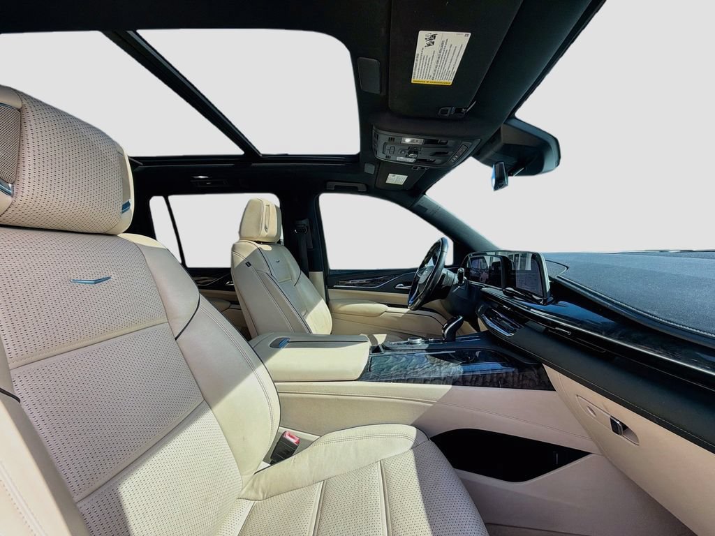 Used 2021 Cadillac Escalade ESV Premium Luxury w/ Driver Assist Tech Package AWD/4WD image 32