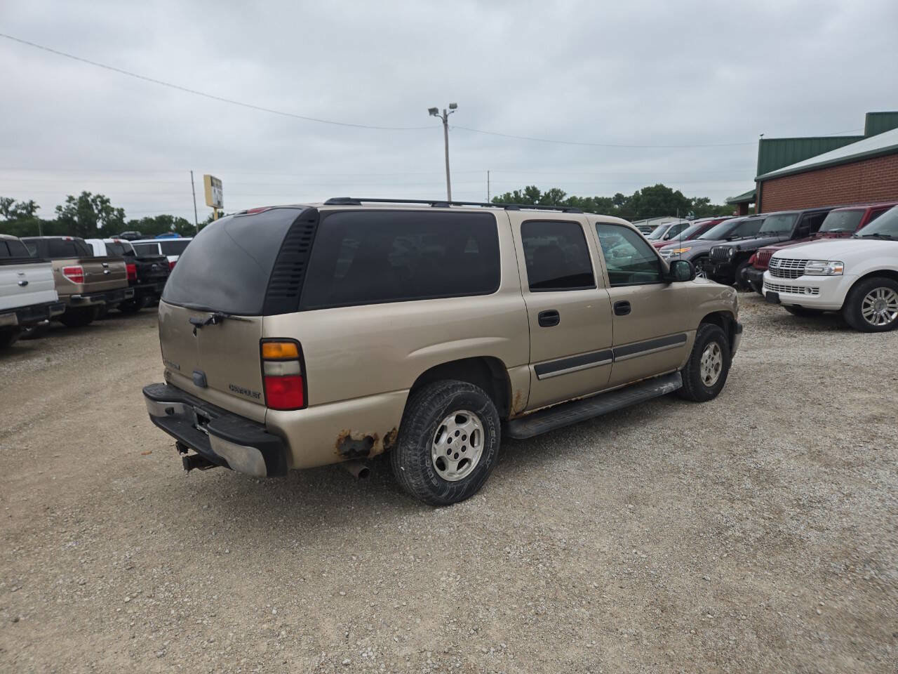 Used 2005 Chevrolet Suburban LS RWD image 3
