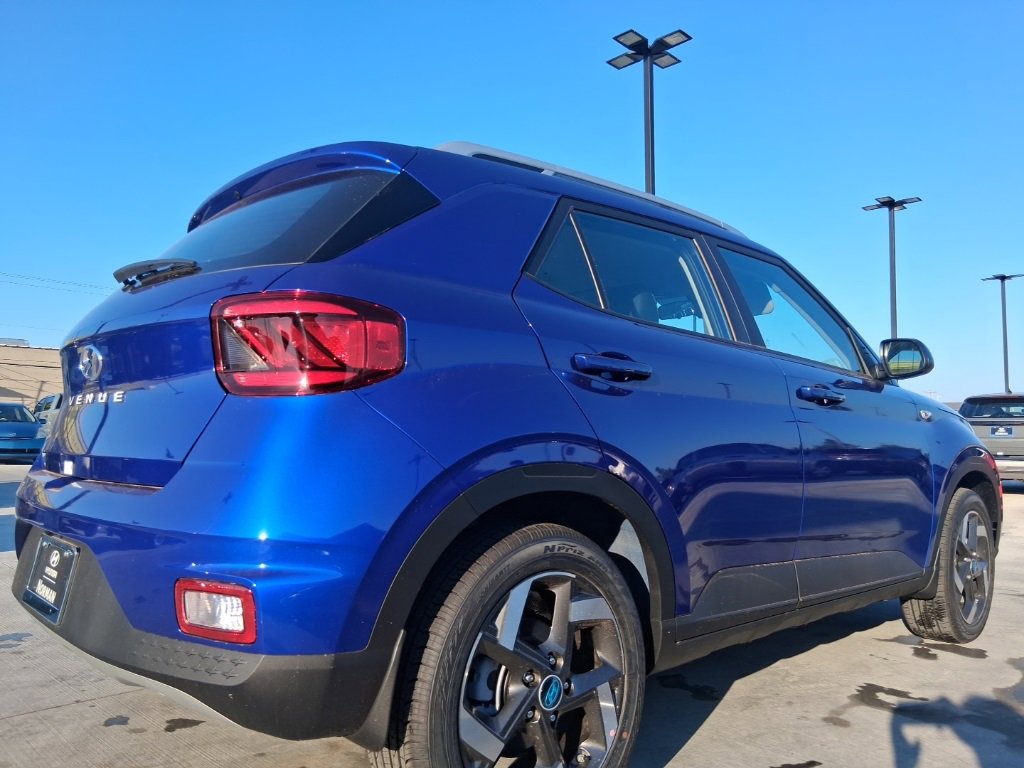 New 2025 Hyundai Venue Limited image 5