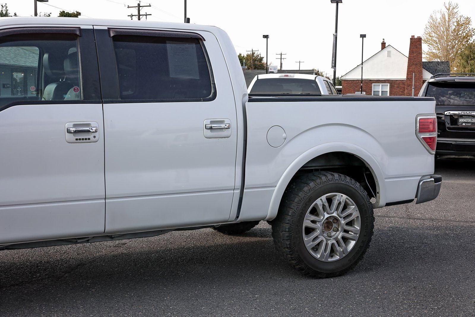 Used 2014 Ford F150 Lariat w/ Equipment Group 502A Luxury AWD/4WD image 8