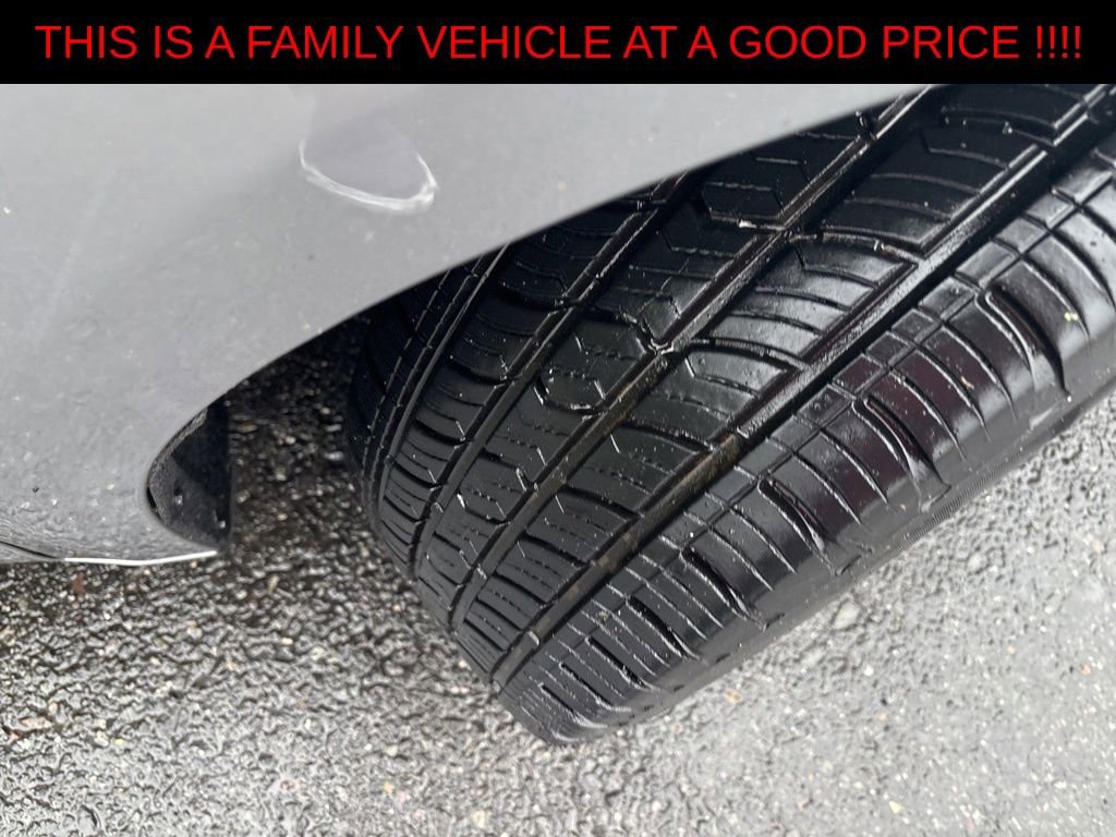 Used 2017 Chrysler Pacifica Touring-L w/ Tire & Wheel Group FWD image 8