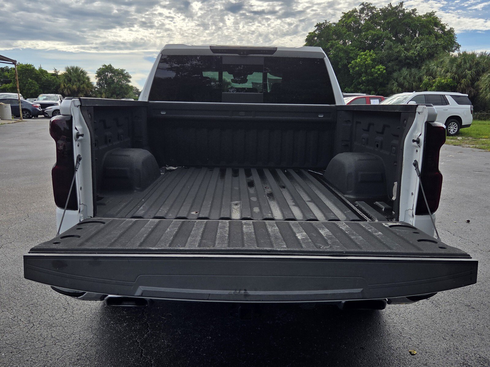 Used 2022 Chevrolet Silverado 1500 LTZ w/ LTZ Premium Package AWD/4WD image 13