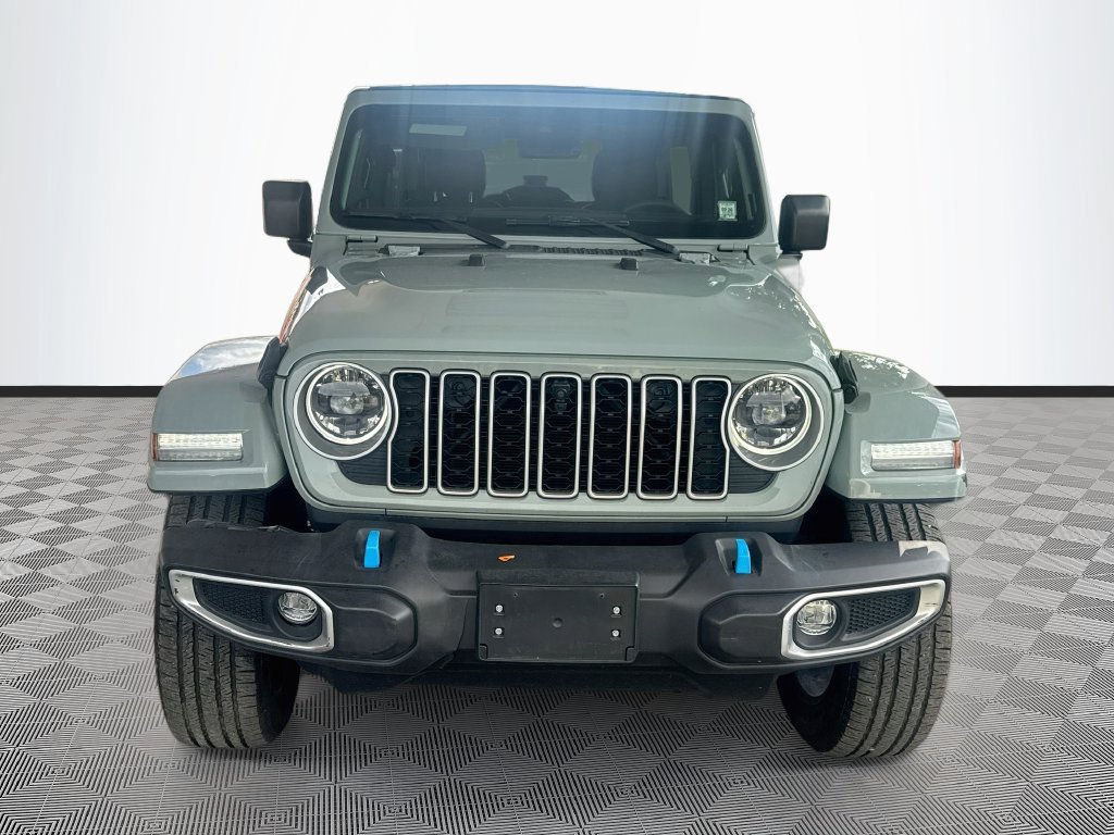 Used 2024 Jeep Wrangler Unlimited Sahara w/ Technology Group AWD/4WD image 2