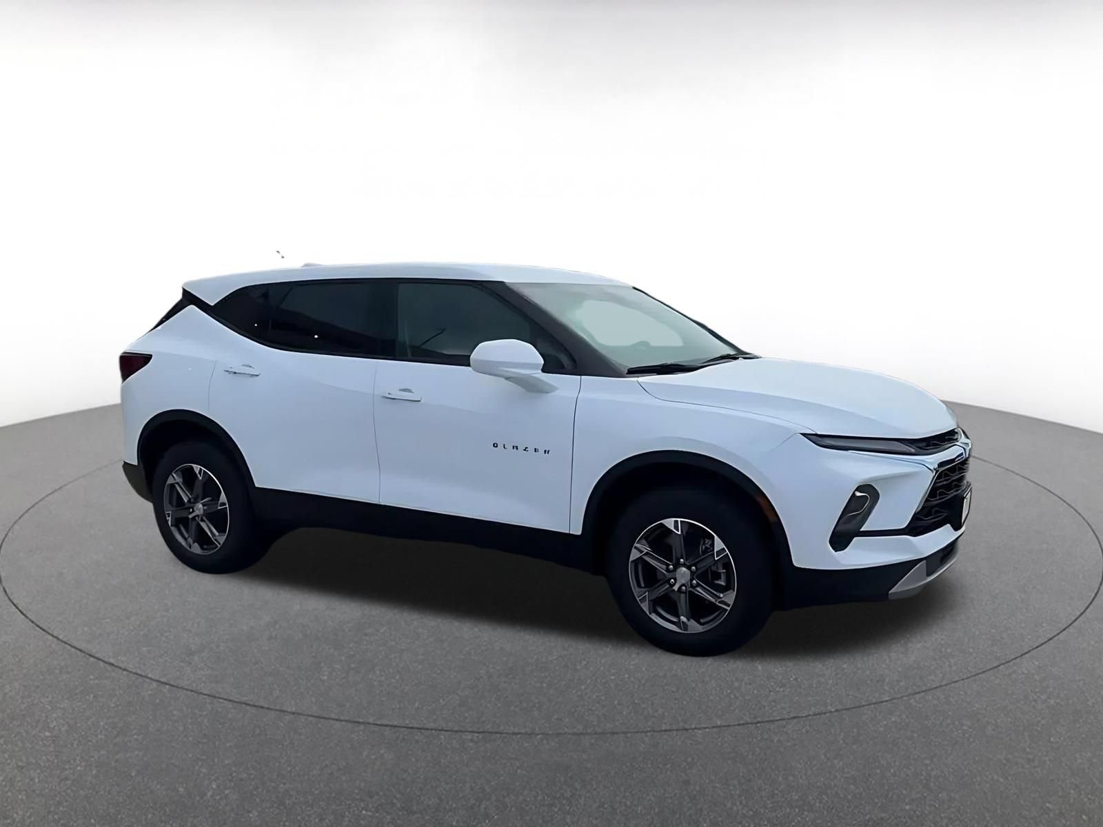 Used 2026 Chevrolet Blazer LT FWD image 2