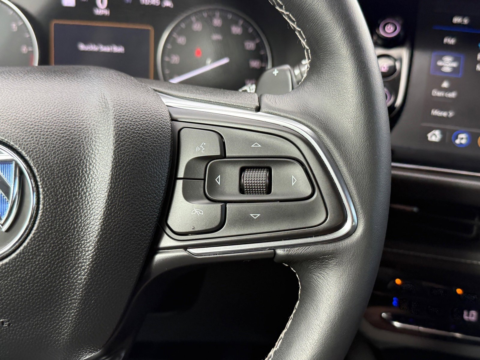 Used 2023 Buick Envision Avenir image 28