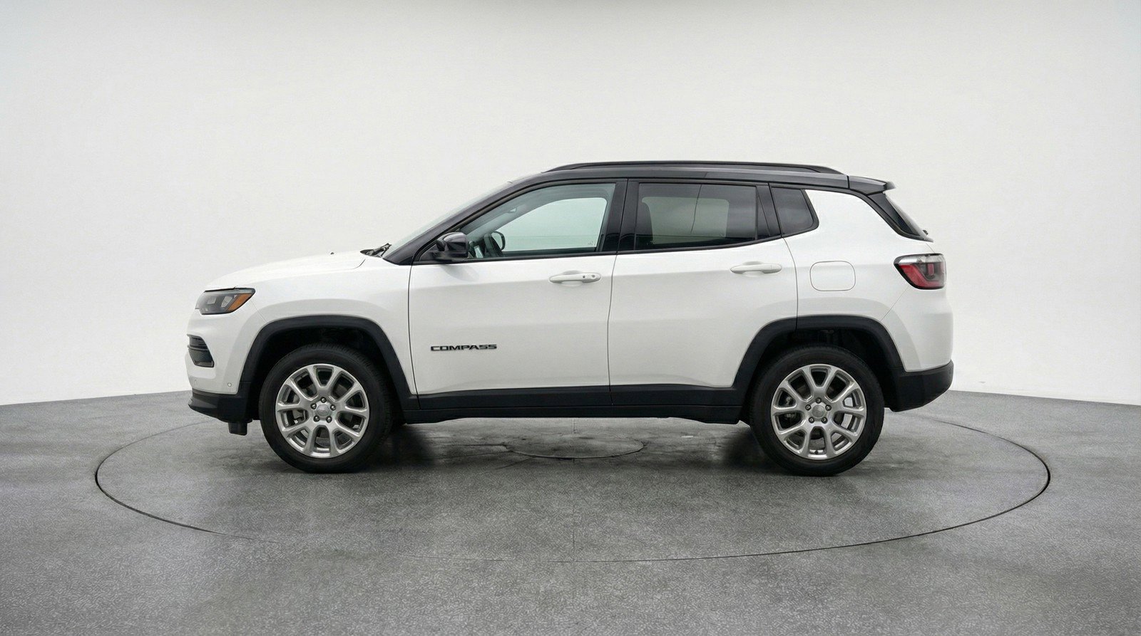 Used 2025 Jeep Compass Limited image 5