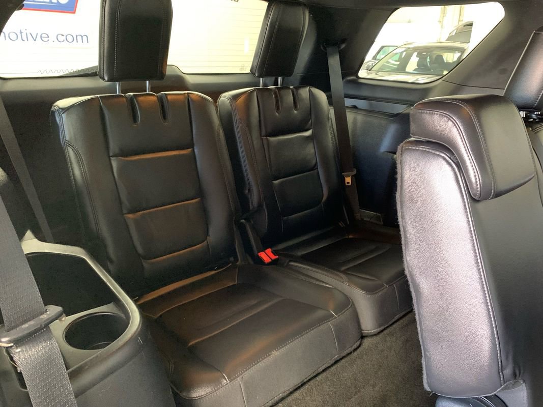 Used 2017 Ford Explorer XLT w/ Equipment Group 202A AWD/4WD image 27