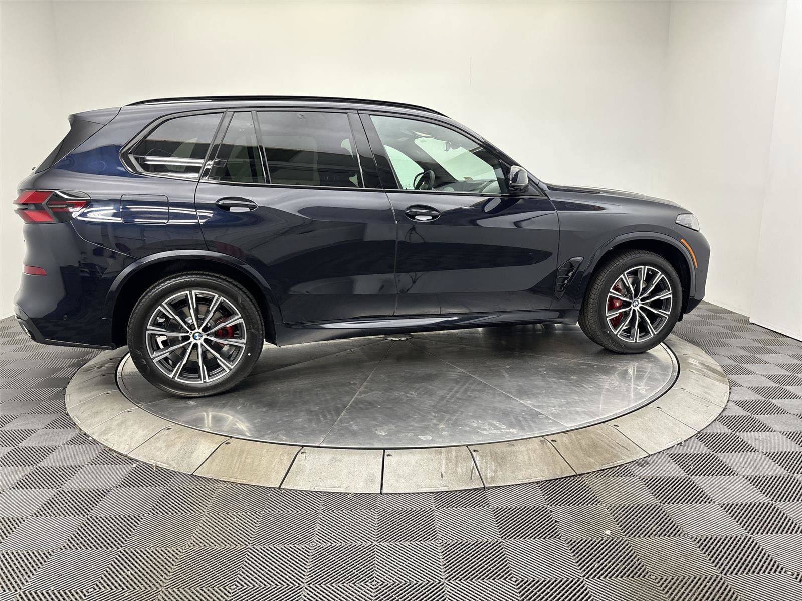 New 2026 BMW X5 xDrive40i w/ M Sport Package AWD/4WD image 17