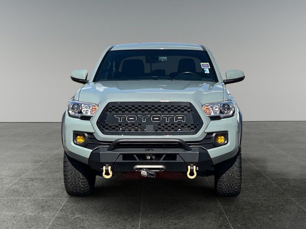 Used 2022 Toyota Tacoma TRD Off-Road AWD/4WD image 2