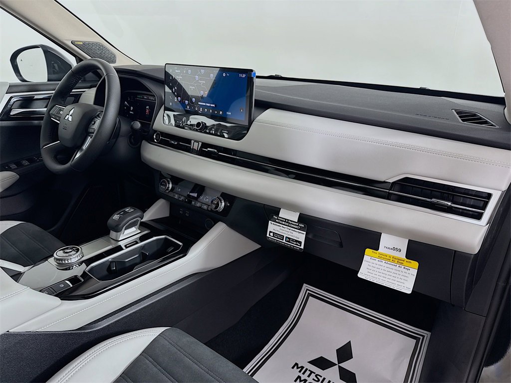 New 2025 Mitsubishi Outlander SE image 31