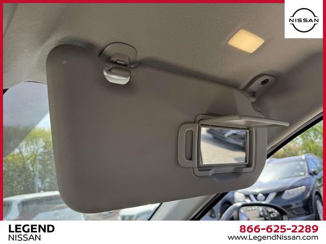 Used 2025 Nissan Kicks SR AWD/4WD image 33