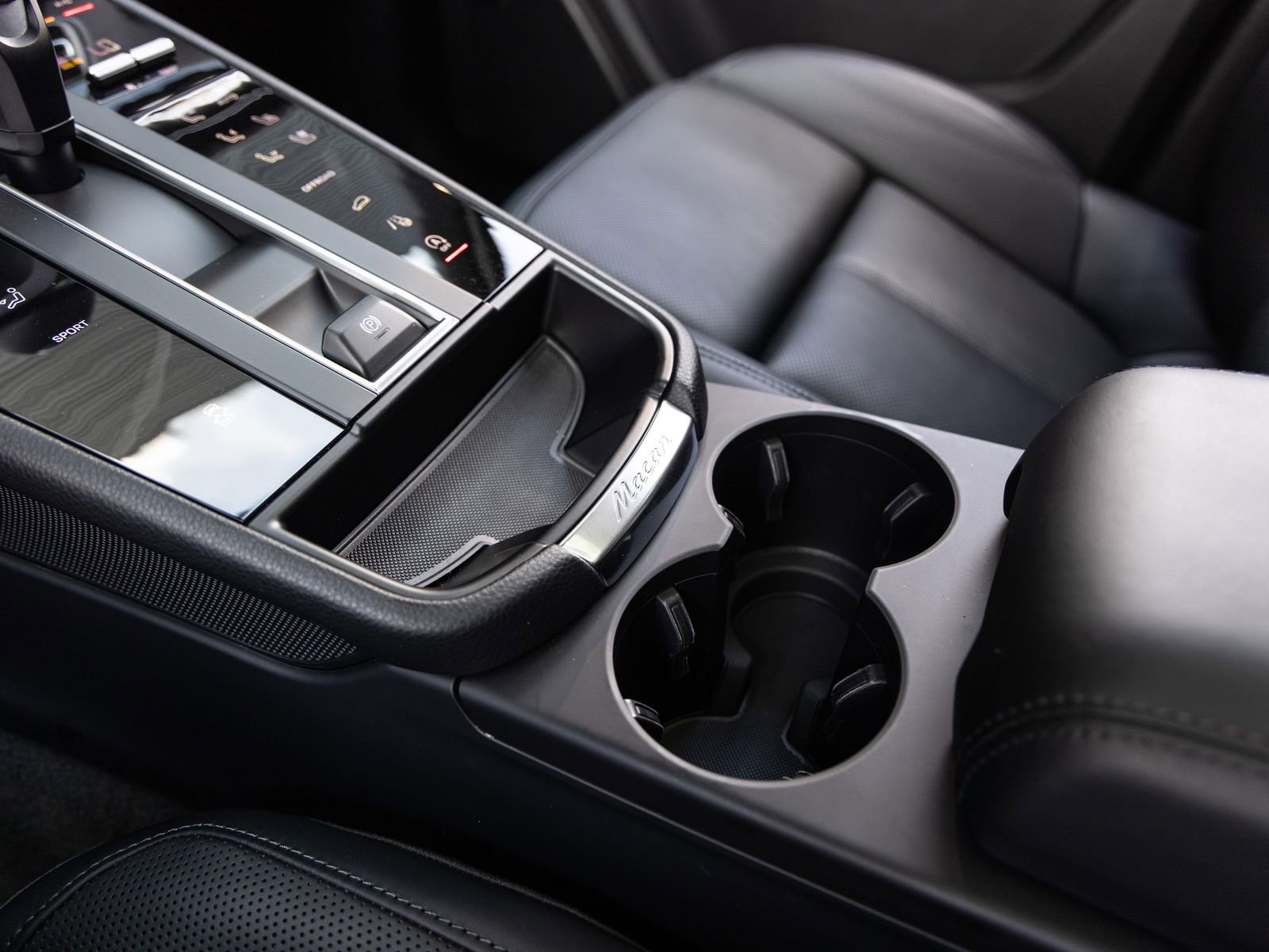Certified 2025 Porsche Macan image 18