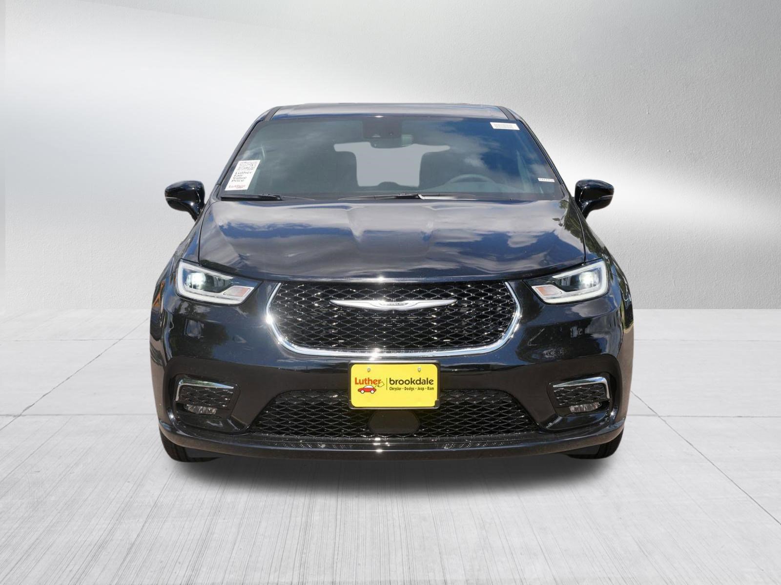 New 2026 Chrysler Pacifica Select image 2