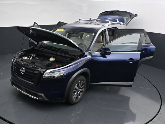Used 2023 Nissan Pathfinder SL FWD image 47