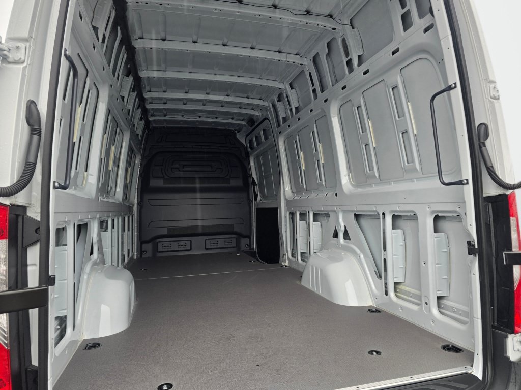 New 2025 Mercedes-Benz eSprinter 170 Cargo image 17