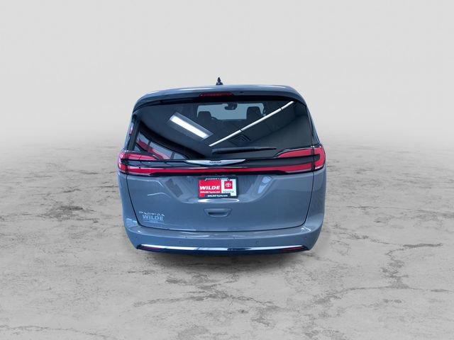 Used 2025 Chrysler Pacifica Select FWD image 9