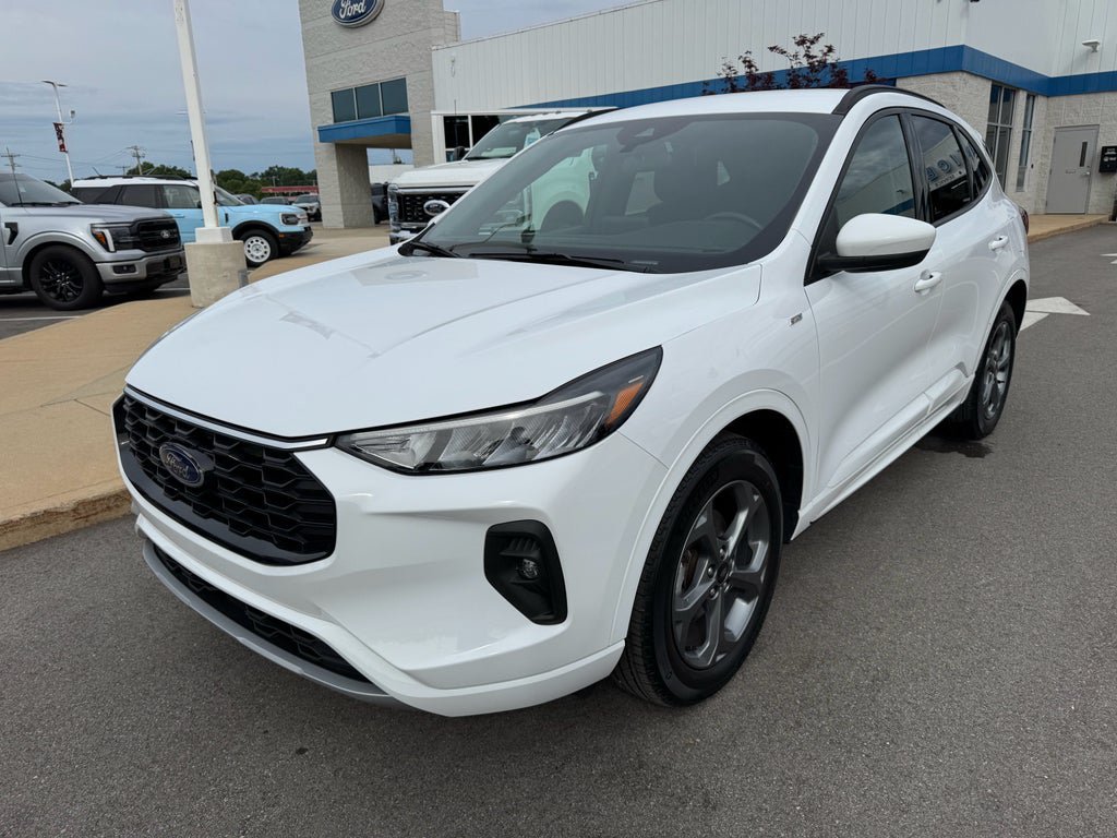 Used 2023 Ford Escape ST-Line Select w/ Class II Trailer Tow Package AWD/4WD image 4